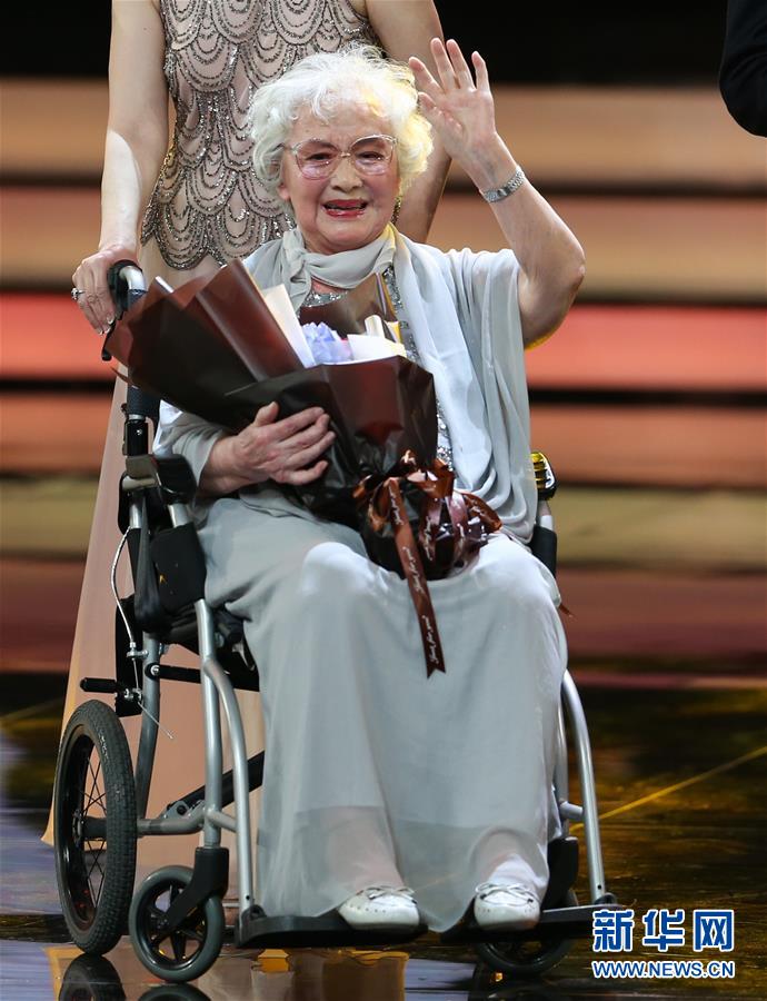 巴恩斯生計(jì)前7場(chǎng)場(chǎng)均至少18分8板且命中率超50% 1985年以來(lái)第7人