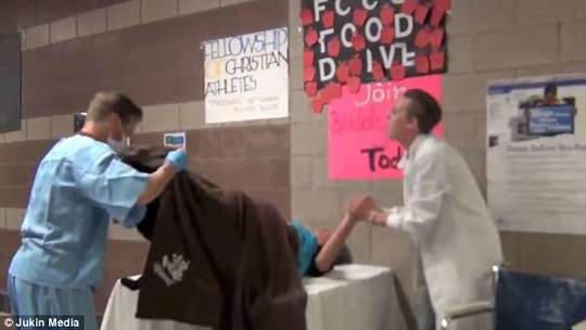 《拳皇世界》全場控場王草稚京 經(jīng)典招式還原記