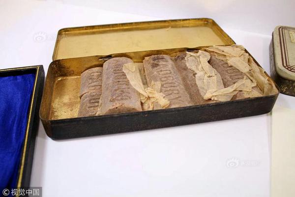 蔚來 EC6 發(fā)布會現神秘手機：曲面屏 + 屏下指紋