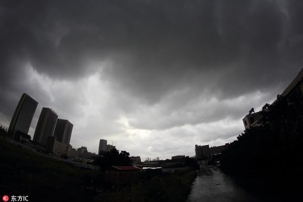 藍(lán)色偉人向微軟應(yīng)戰(zhàn) IBM新軟件模型落地我國