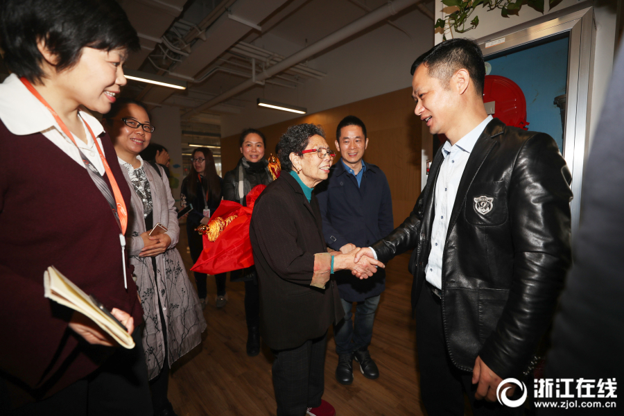 湖人過(guò)得不好嗎？波普：向前看，對(duì)現(xiàn)在的方位很滿足