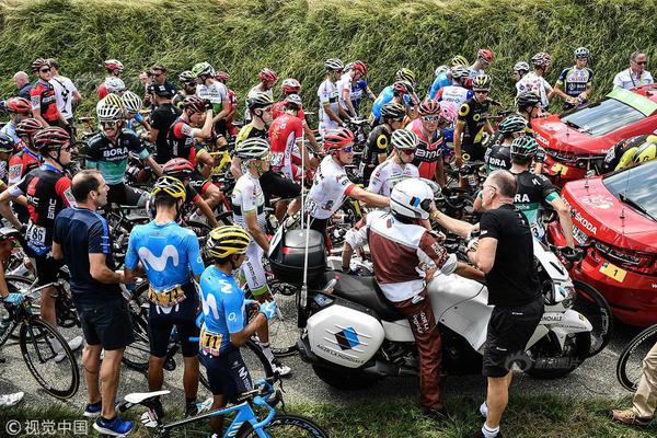 超級變態(tài)傳奇手游引薦 上線滿級帶切開送千億元寶