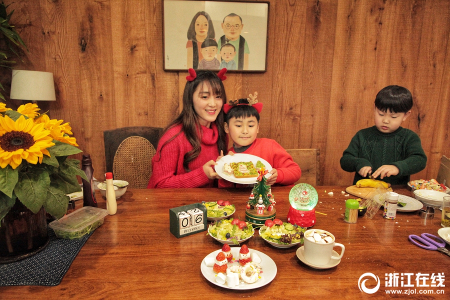 哈登曬與倒地格里芬慶祝合照：你女子口阿！布?克