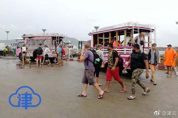 邁爾斯：因?yàn)橹袖h在買斷市場(chǎng)上沒(méi)有簽約 我被吼了好幾次