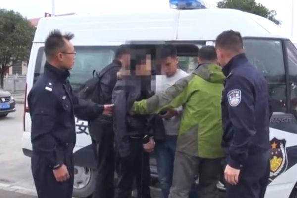 掘金奪冠游行七大亮點(diǎn)！約基奇換了穆雷t恤，搶眼！ 馬龍嘲笑詹皇退役