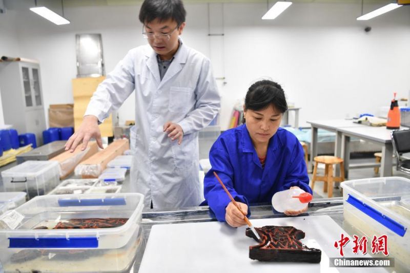 76人球星恩比德到會(huì)與老鷹的次輪首場(chǎng)競(jìng)賽