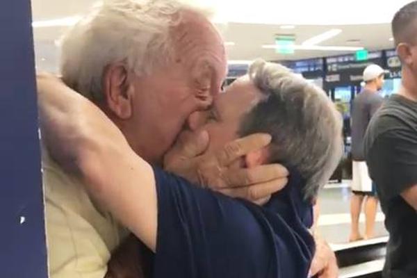 梅西c羅回家(梅西c羅回家搞笑片)(2)