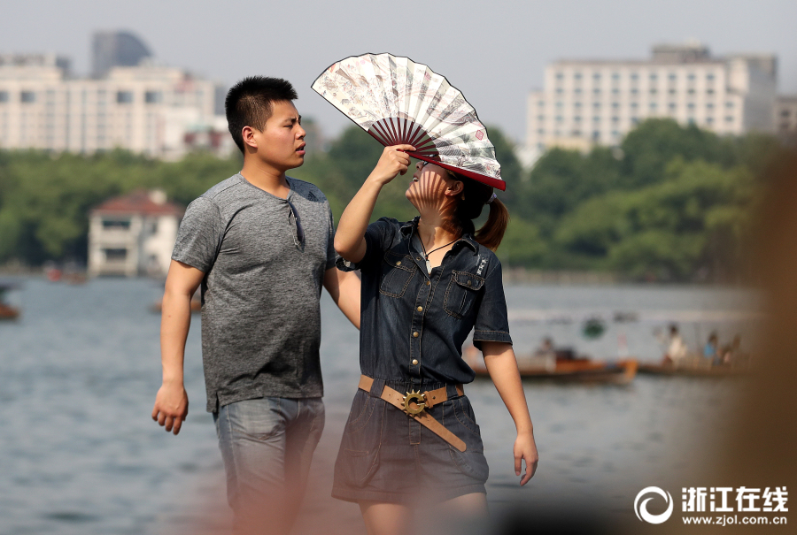 蘑菇云游APP免費(fèi)暢玩云頂之弈