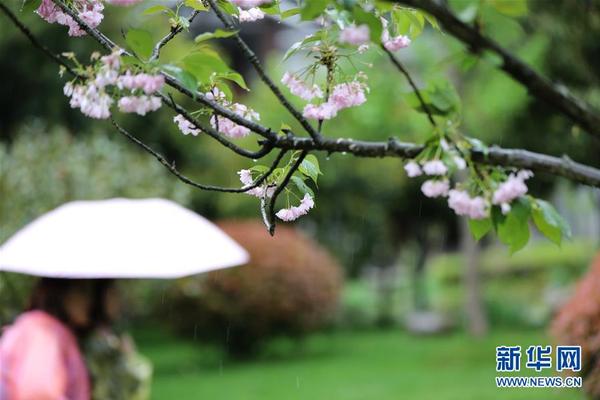 巴克利：西蒙斯必須學(xué)會(huì)如何投籃