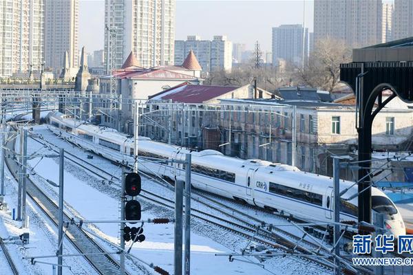 《黎明》百戰(zhàn)不畏的傳奇 緊握還未完畢的盛夏