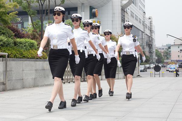 歐文現(xiàn)身菲爾