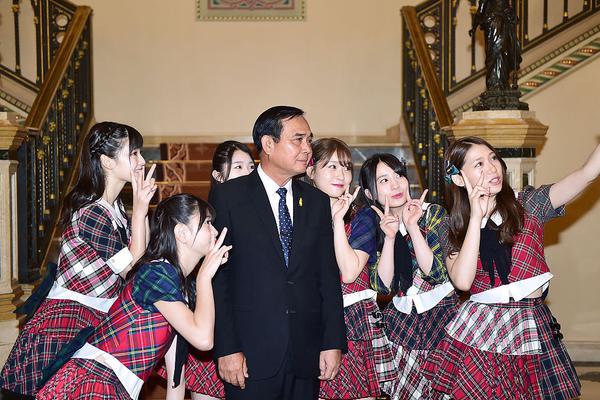 利拉德：坎特是我合作過最會搶板的球員 他很努力